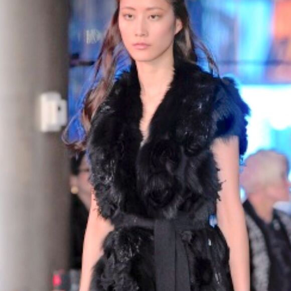 Carmen Marc Valvo Couture 2011 Black Dimensional Cashmere Knit Fur Vest - Picture 10 of 17